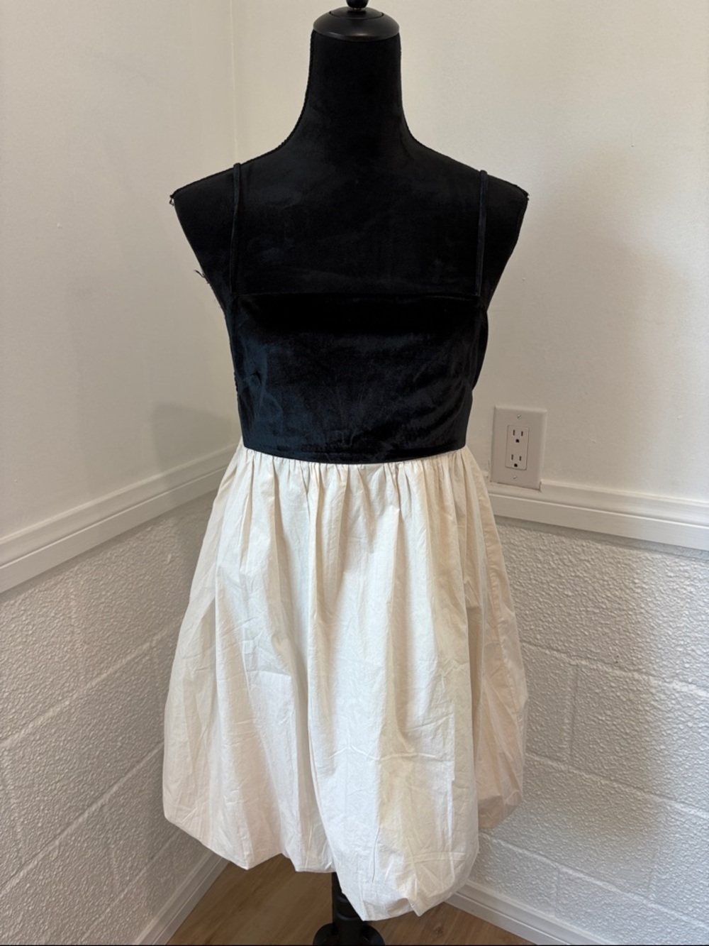 American Eagle Mini Dress Black Ivory Size Medium - Picture 2 of 12